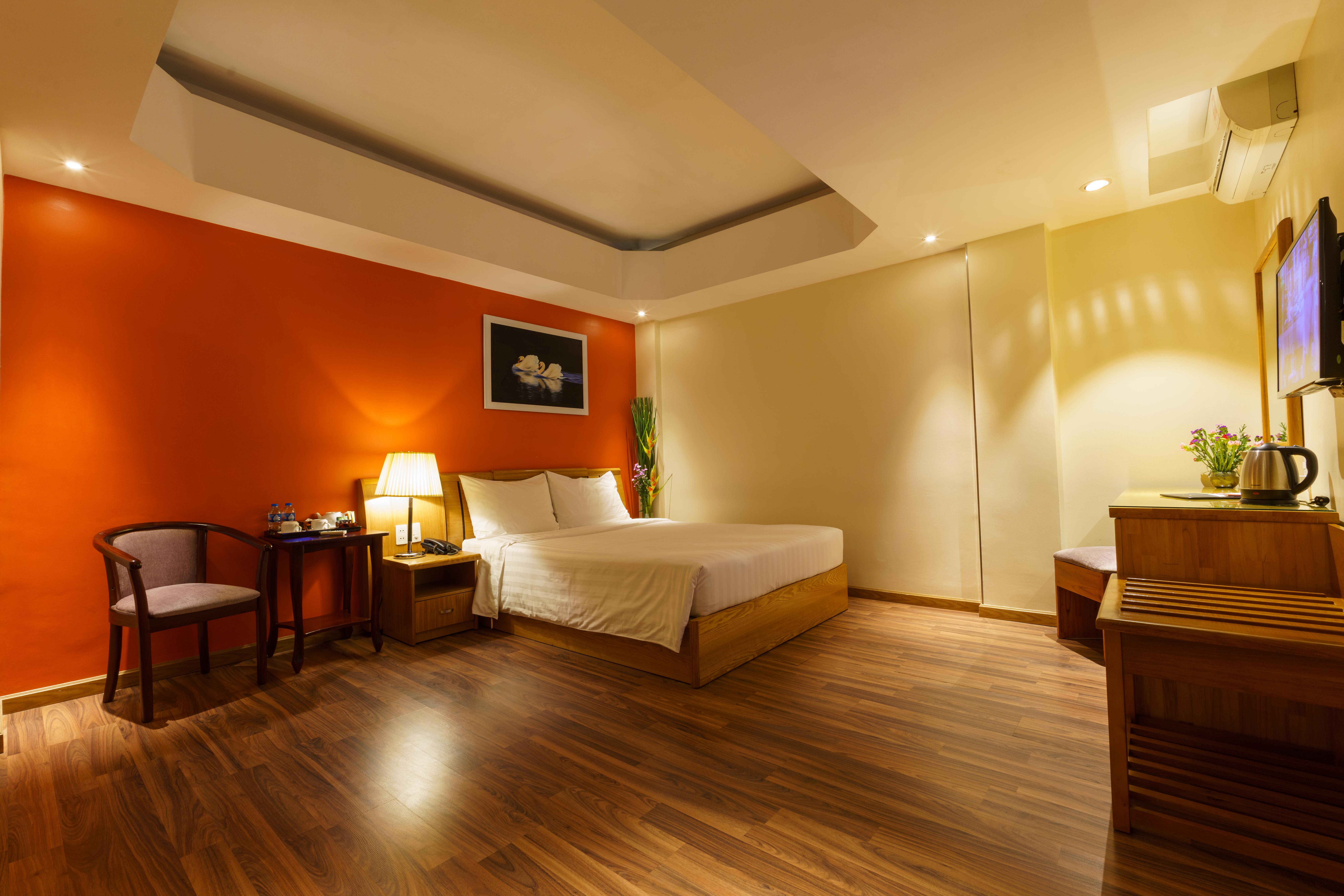 DELUXE DOUBLE ROOM (NO-WINDOW)